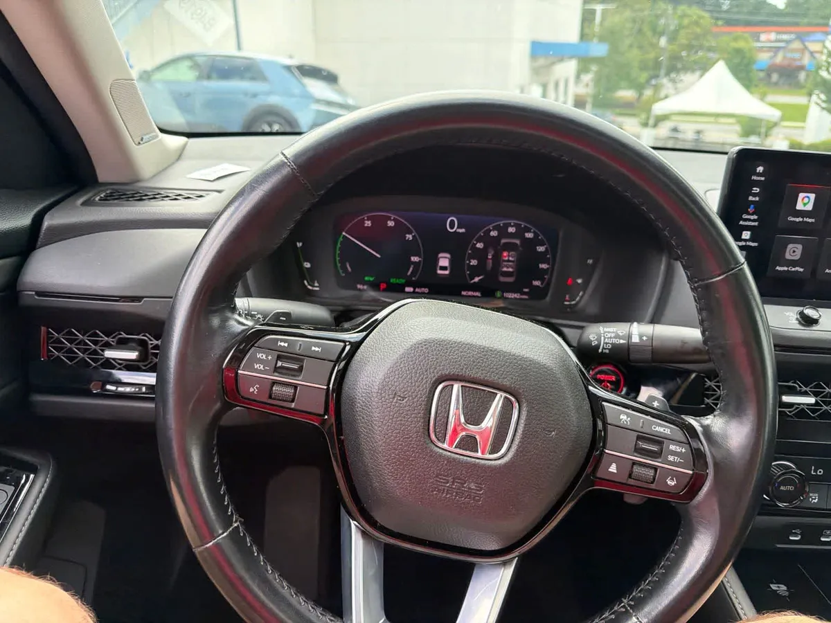 2024 Honda Accord Hybrid Touring thumbnail 26