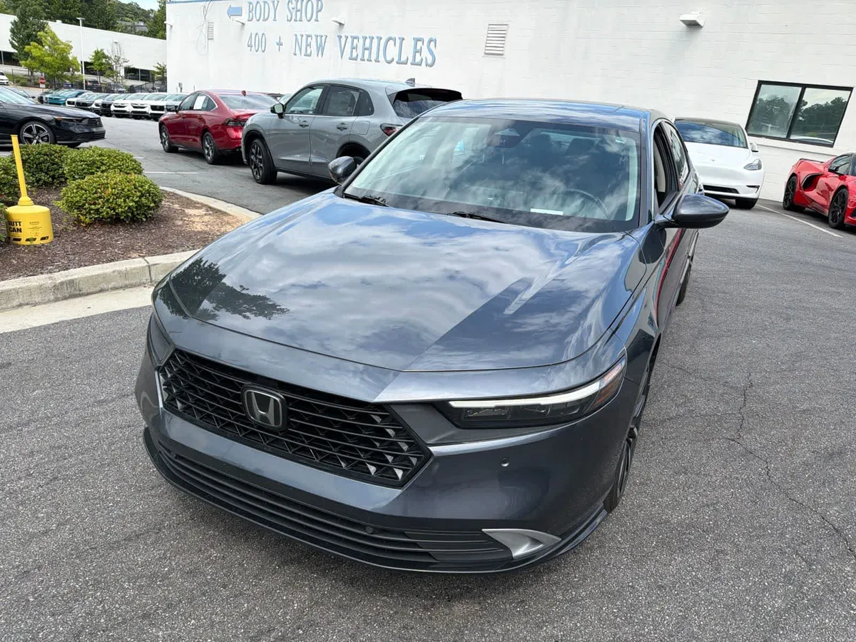 2024 Honda Accord Hybrid Touring thumbnail 4