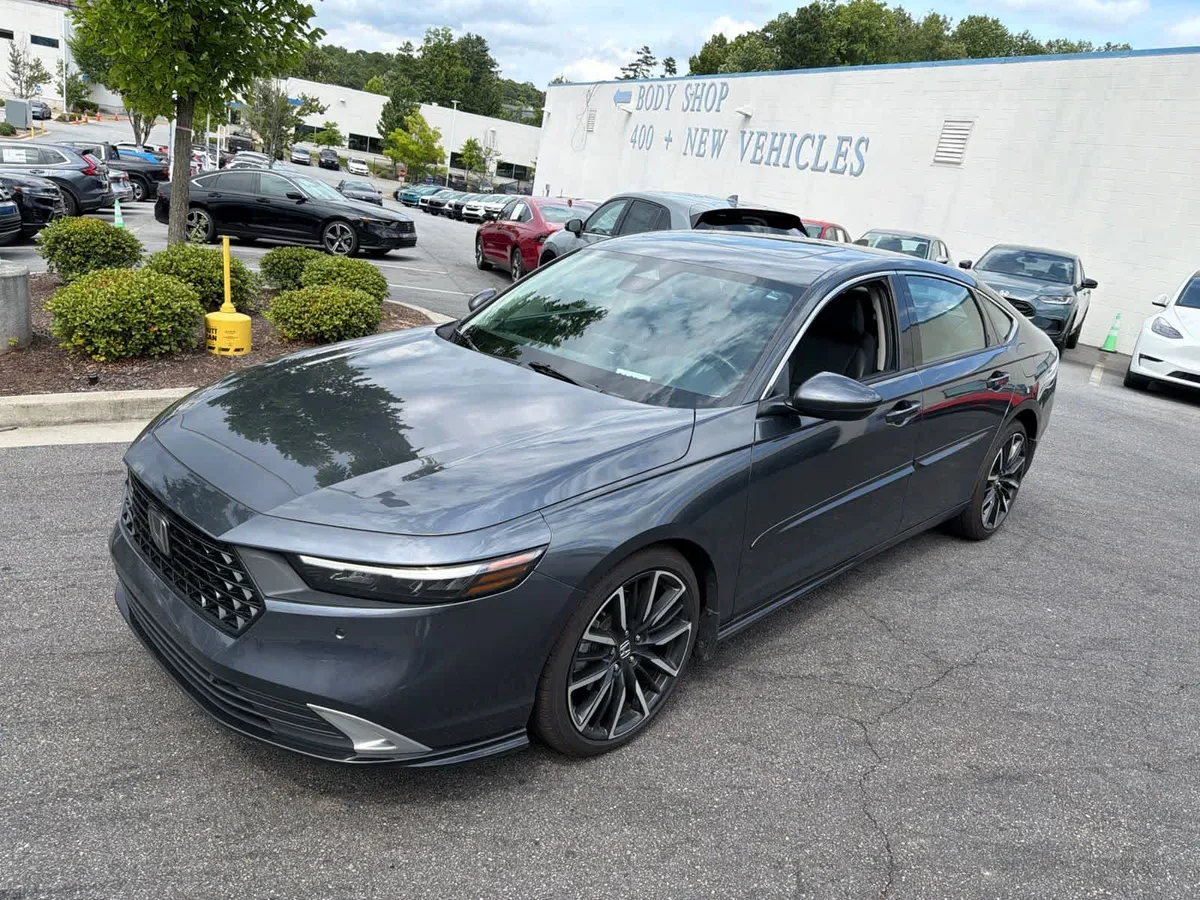 2024 Honda Accord Hybrid Touring thumbnail 5
