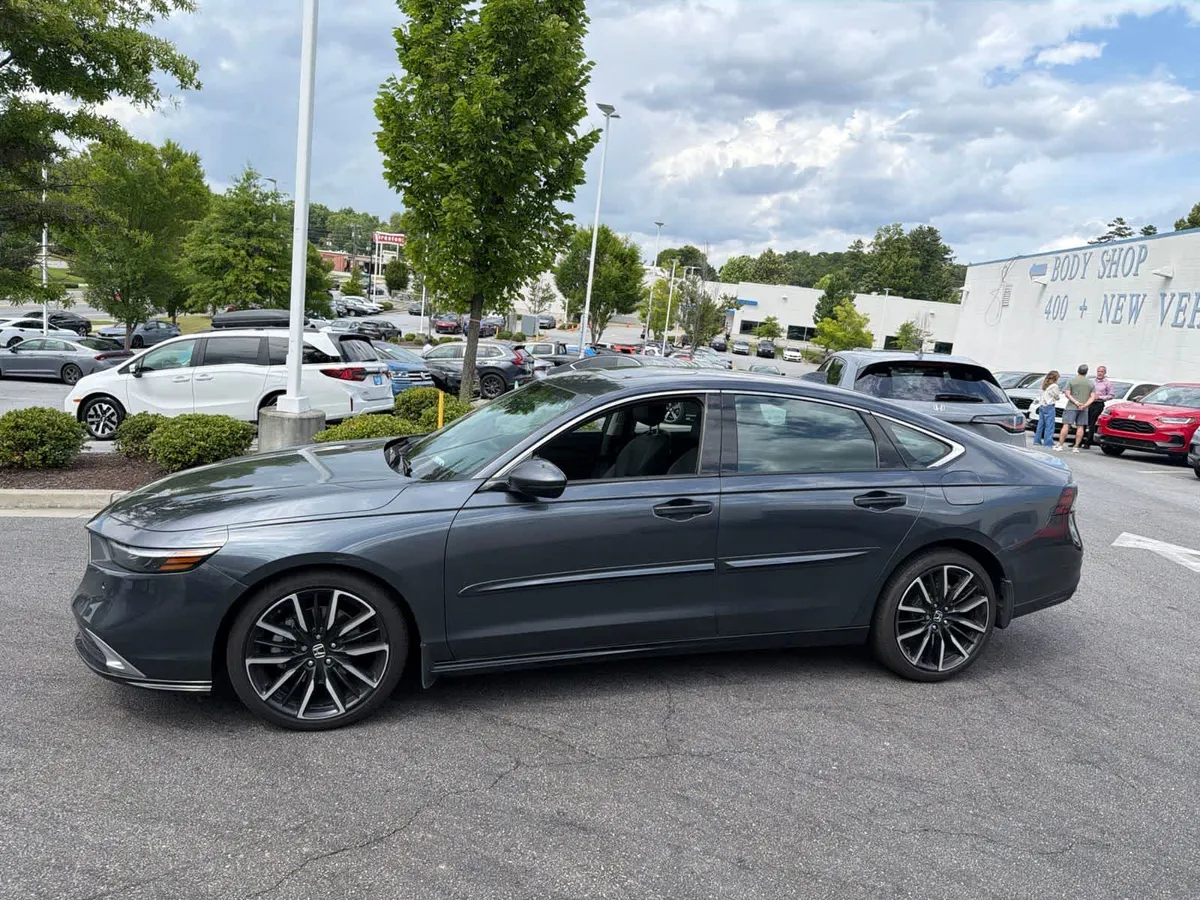 2024 Honda Accord Hybrid Touring thumbnail 7