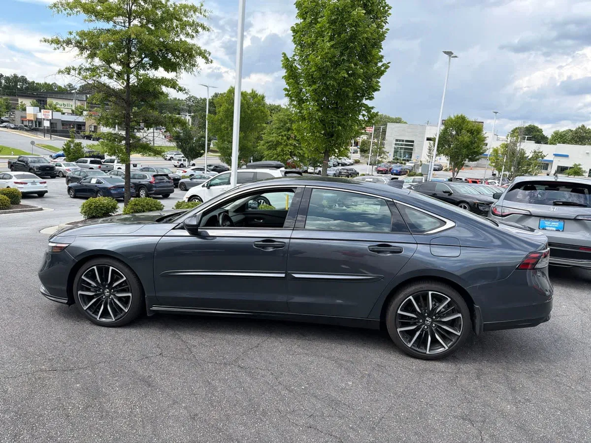 2024 Honda Accord Hybrid Touring thumbnail 8