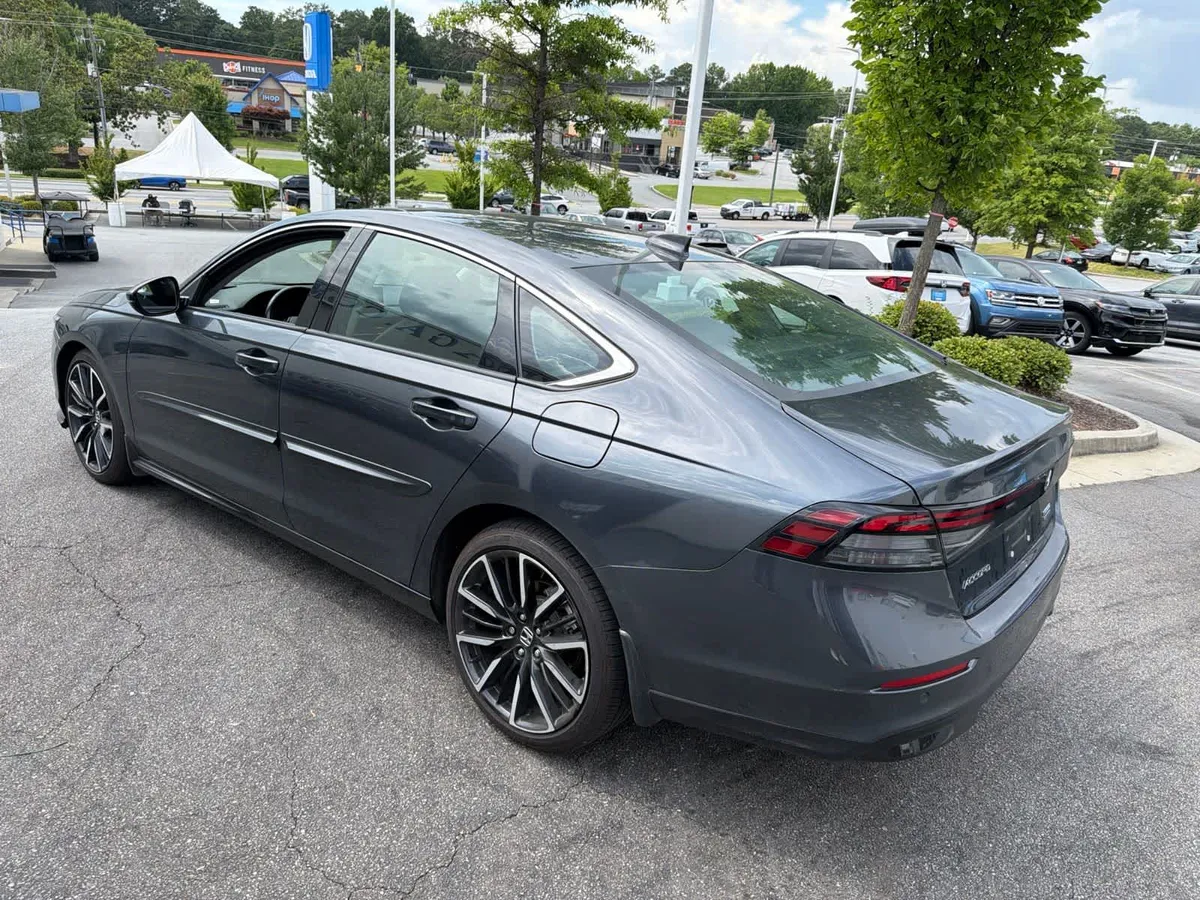 2024 Honda Accord Hybrid Touring thumbnail 9