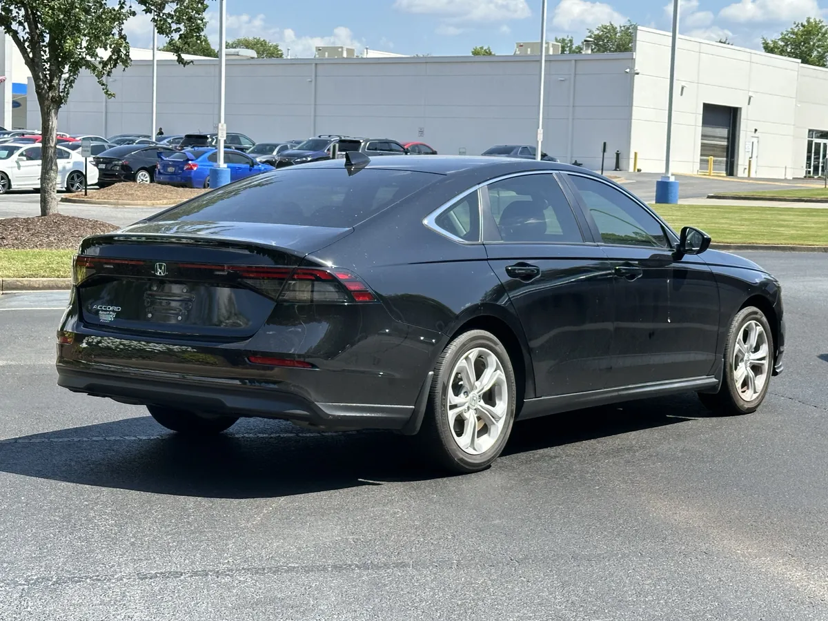 2024 Honda Accord LX CVT thumbnail 10