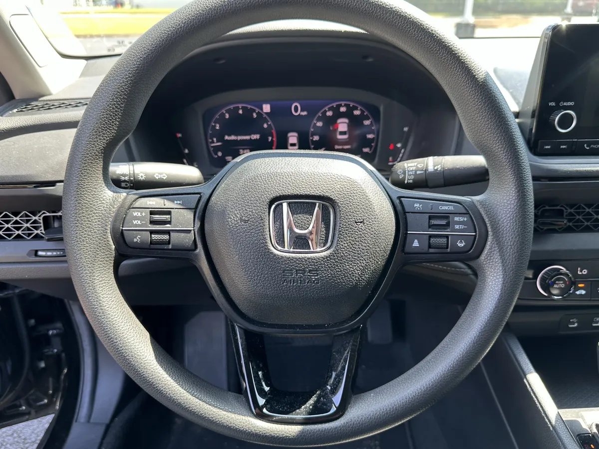 2024 Honda Accord LX CVT thumbnail 5