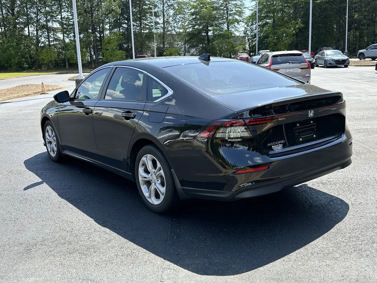 2024 Honda Accord LX CVT thumbnail 8