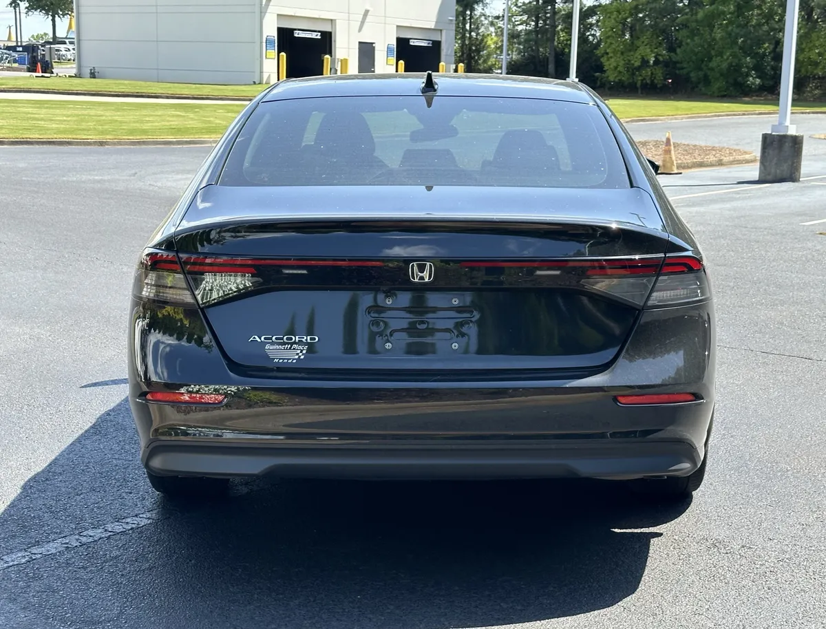 2024 Honda Accord LX CVT thumbnail 9