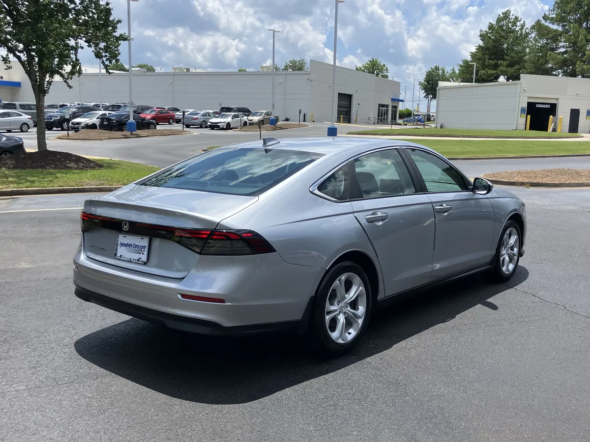 2024 Honda Accord LX CVT thumbnail 10