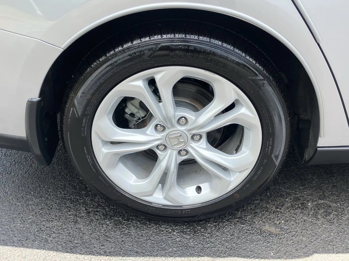 2024 Honda Accord LX CVT thumbnail 13