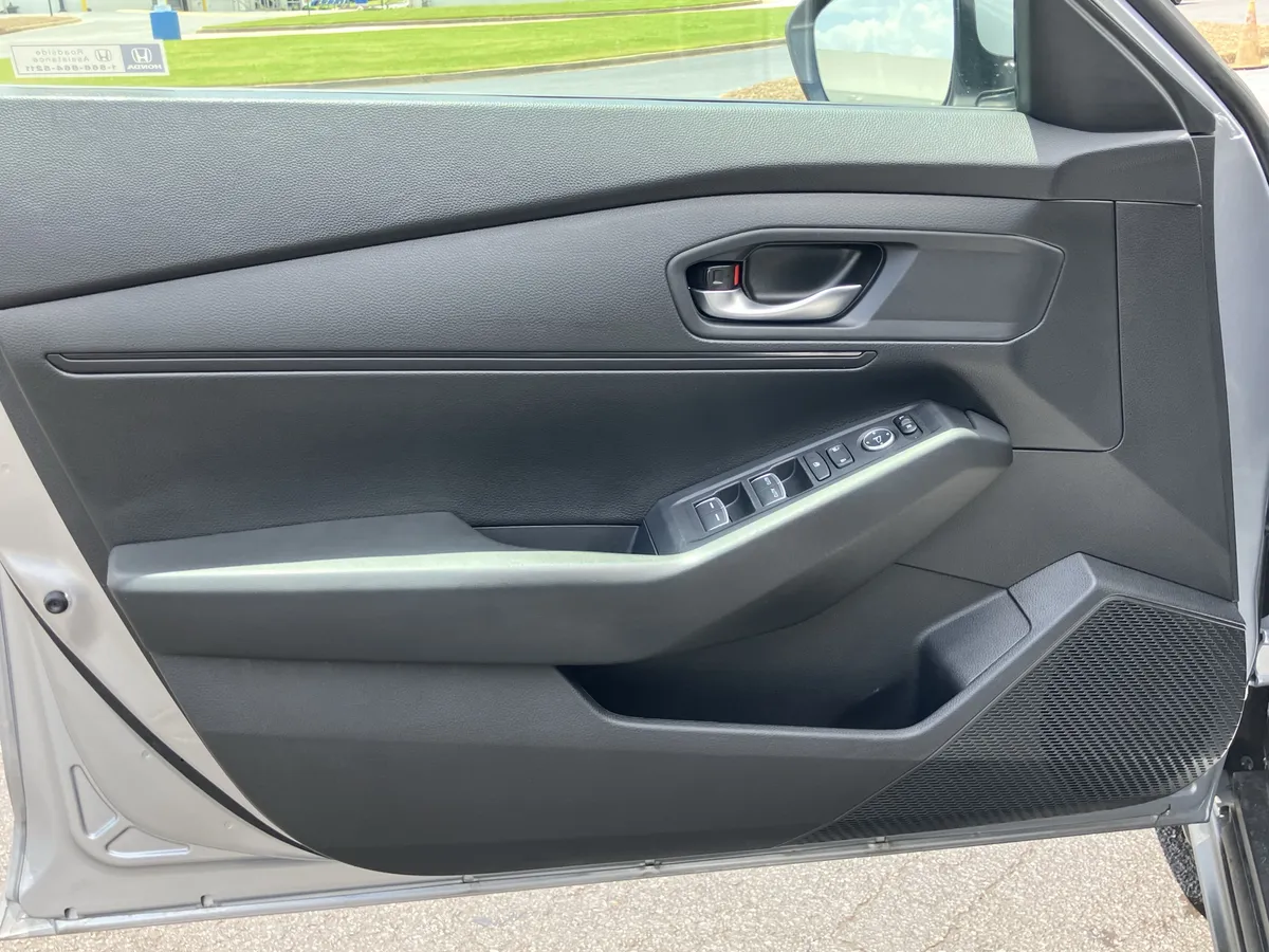 2024 Honda Accord LX CVT thumbnail 14