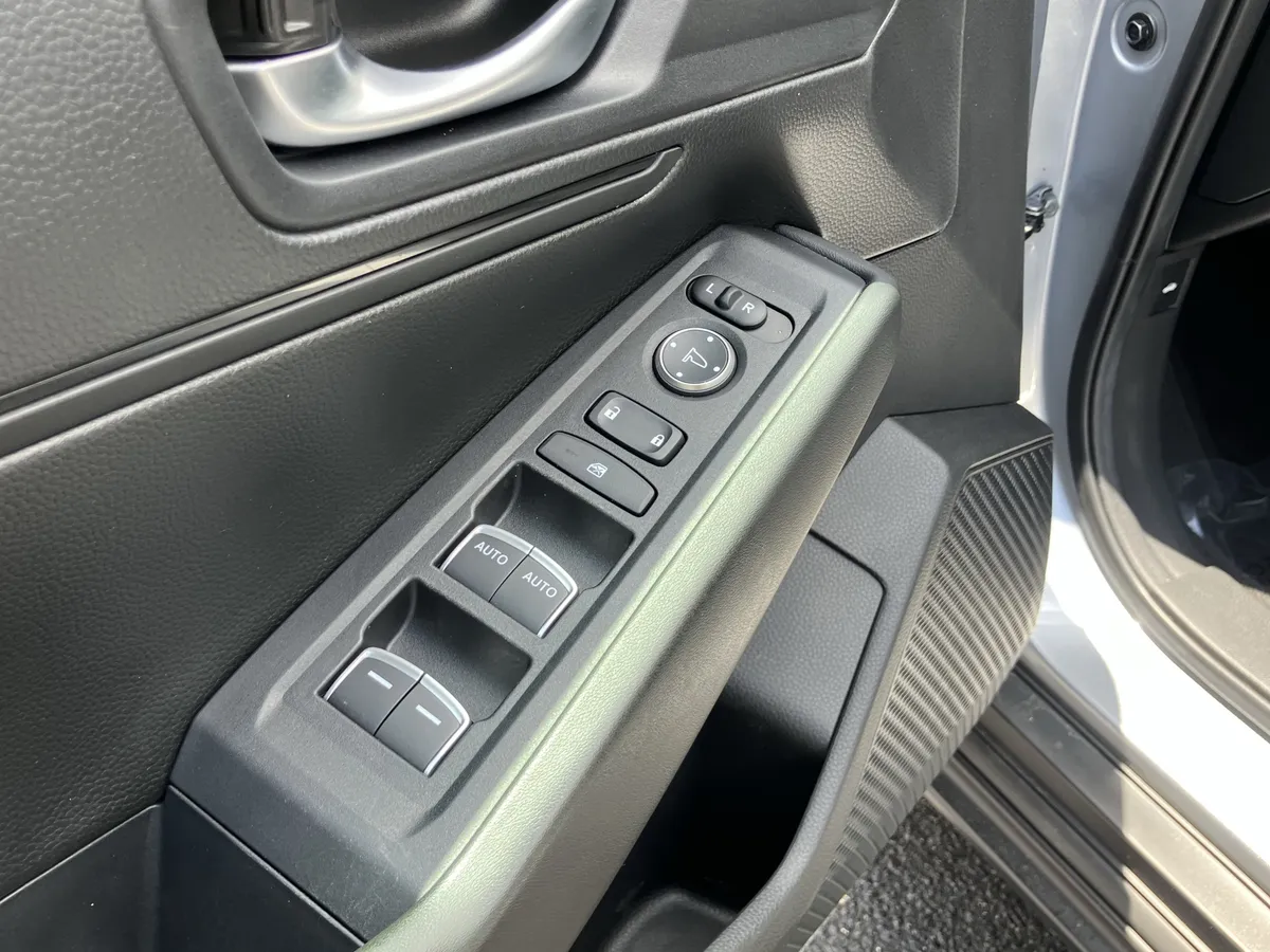 2024 Honda Accord LX CVT thumbnail 15
