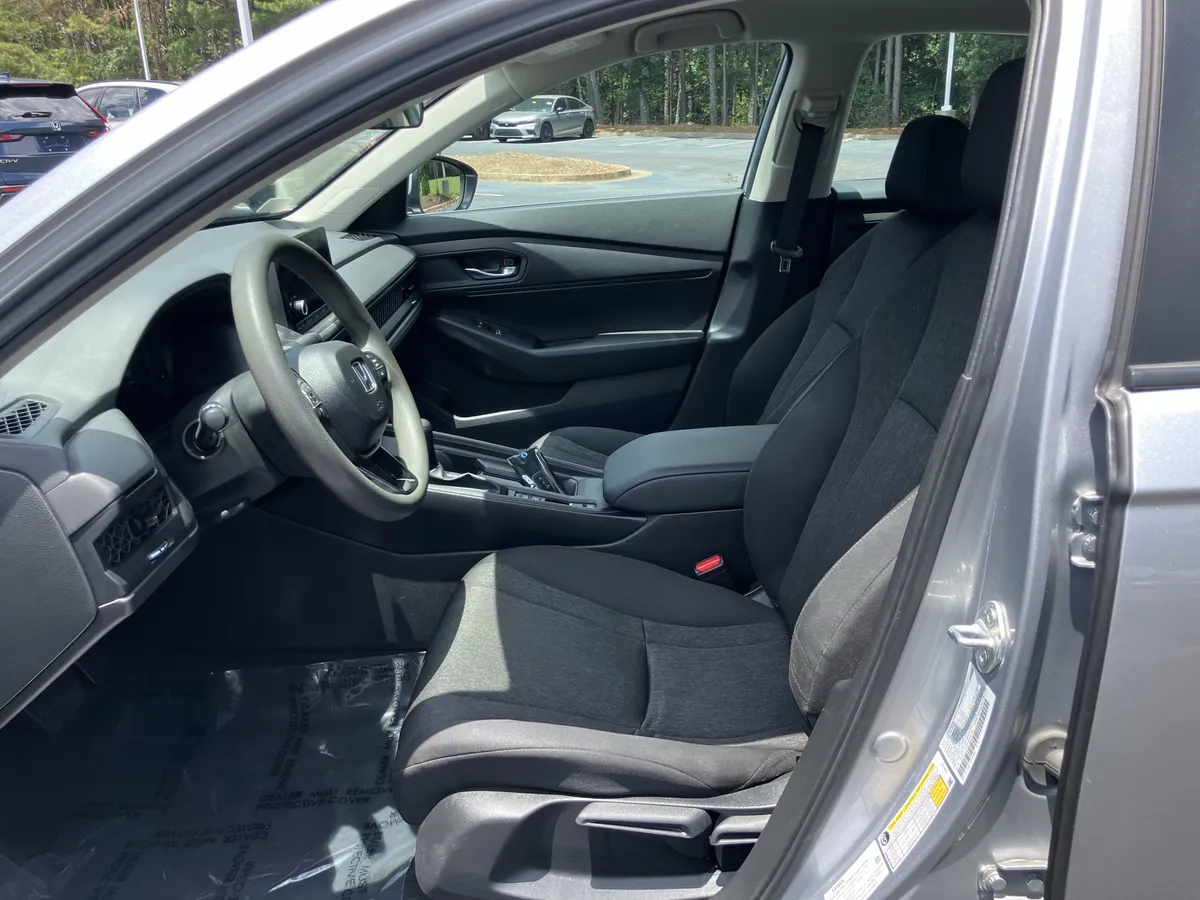 2024 Honda Accord LX CVT thumbnail 16