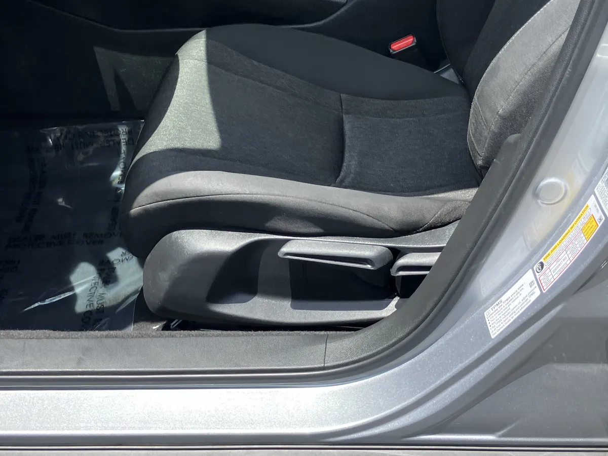 2024 Honda Accord LX CVT thumbnail 17