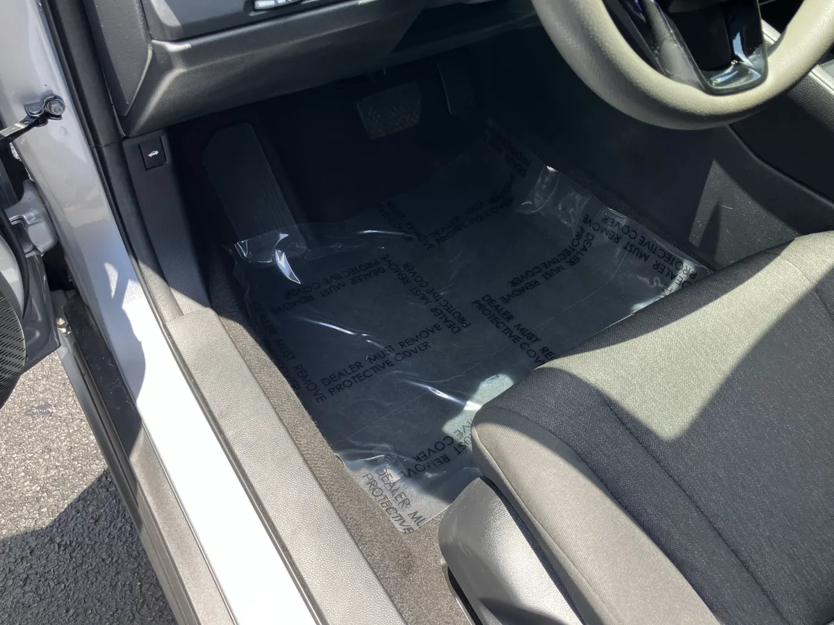 2024 Honda Accord LX CVT thumbnail 18