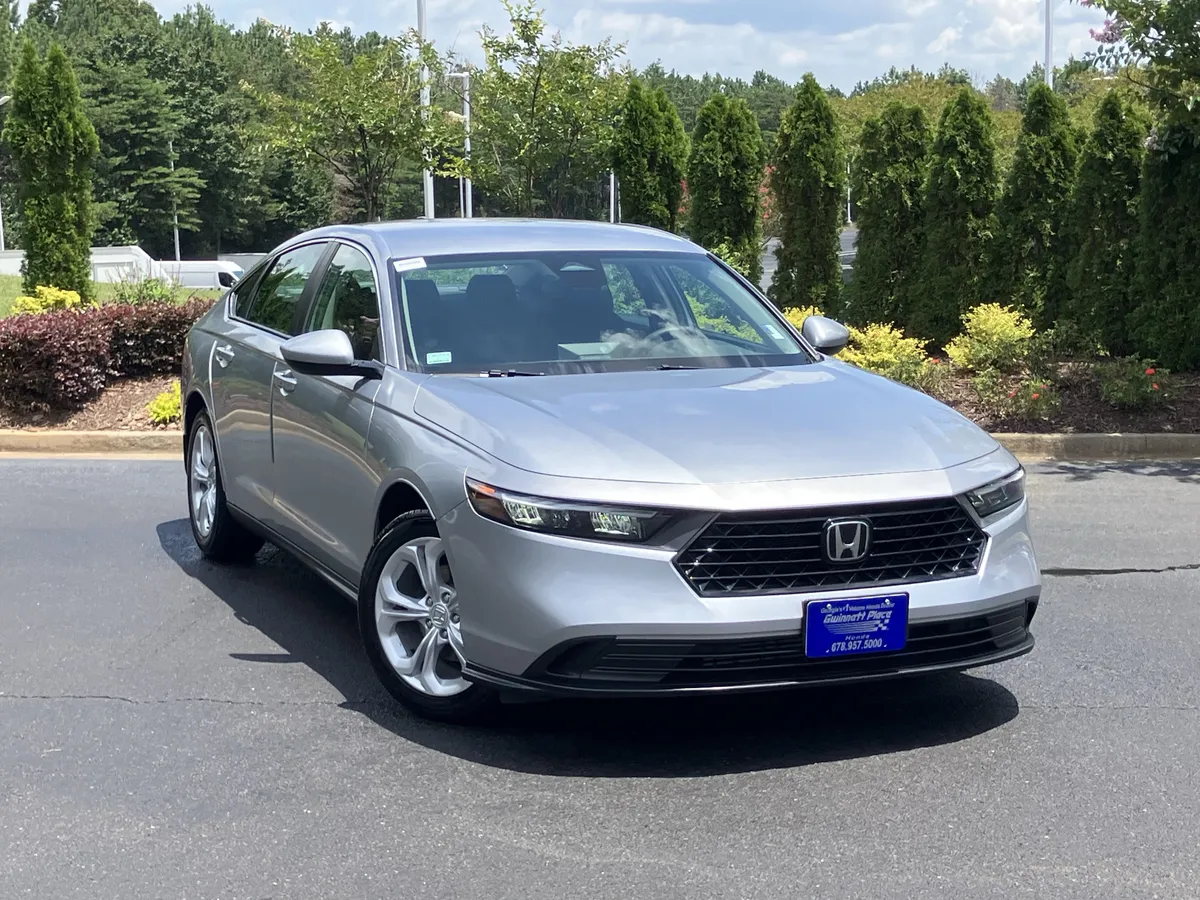 2024 Honda Accord LX CVT thumbnail 2