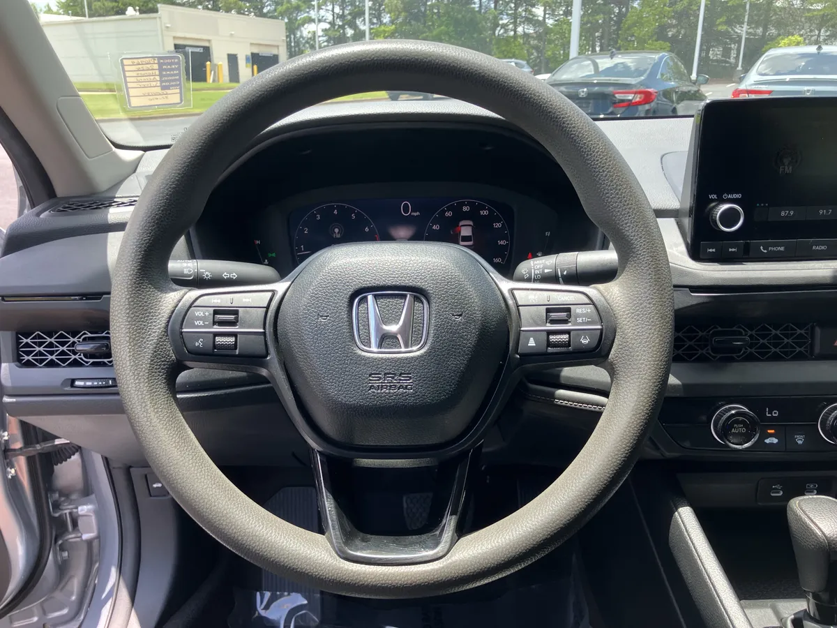 2024 Honda Accord LX CVT thumbnail 20