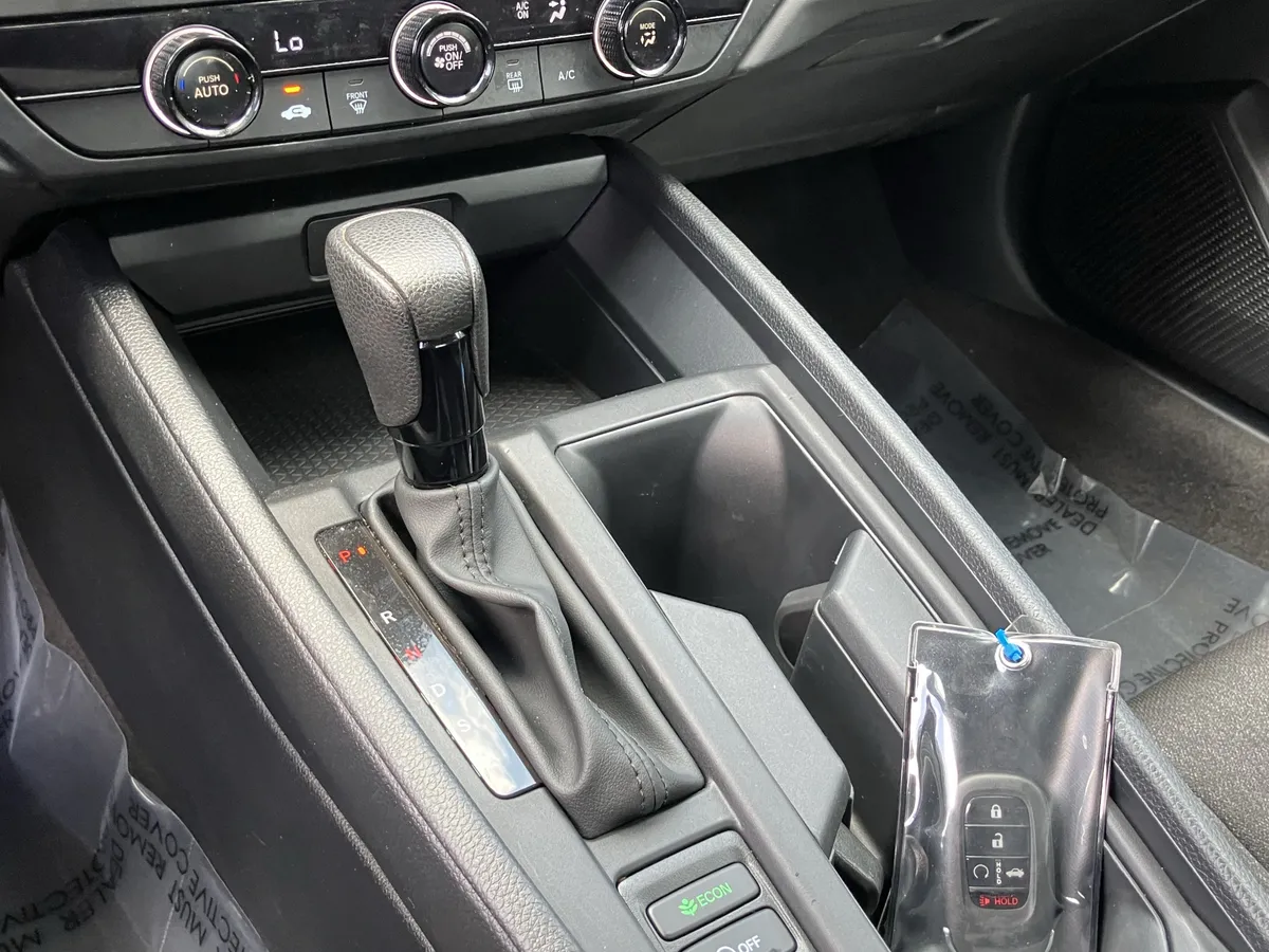 2024 Honda Accord LX CVT thumbnail 28
