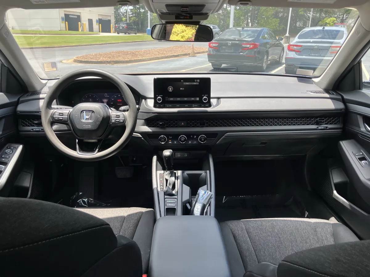 2024 Honda Accord LX CVT thumbnail 31