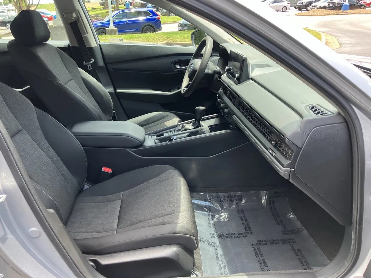 2024 Honda Accord LX CVT thumbnail 34