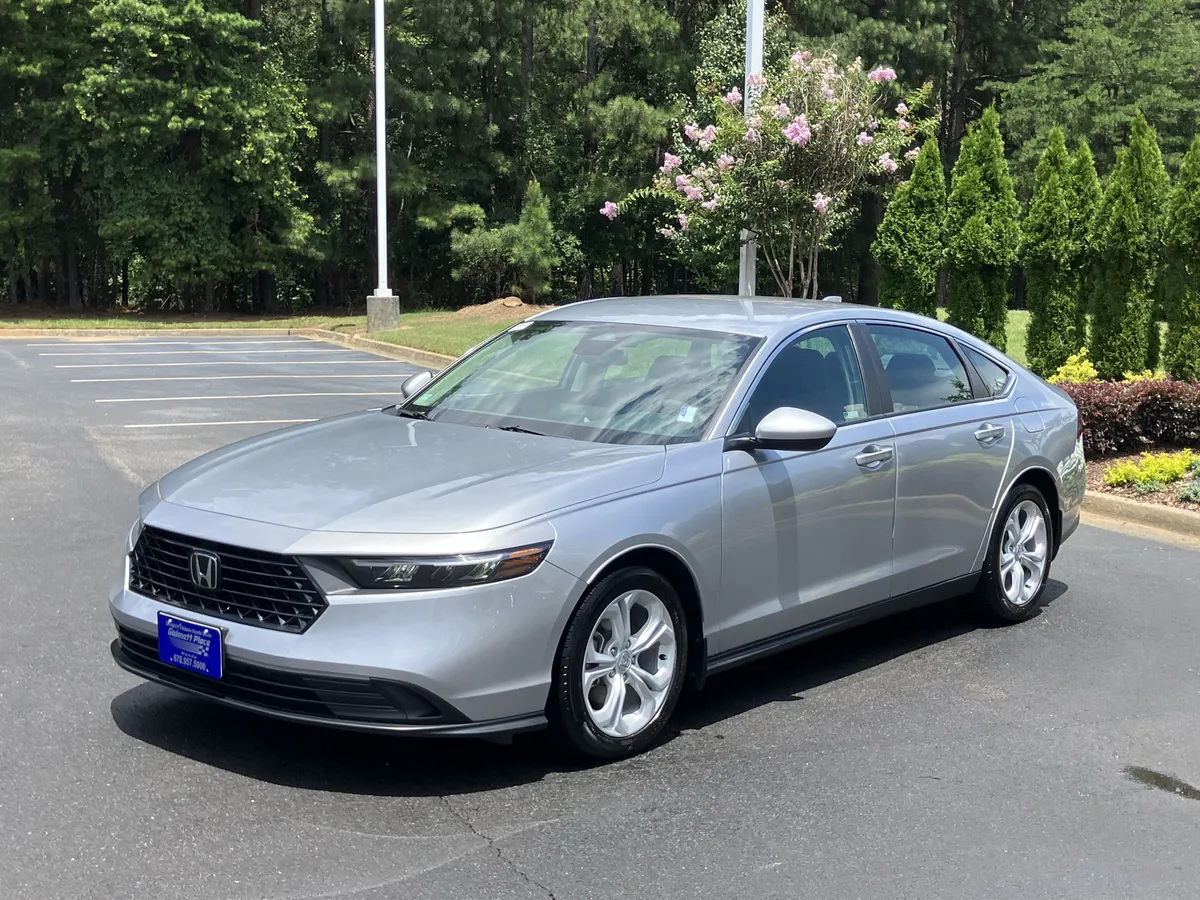 2024 Honda Accord LX CVT thumbnail 6