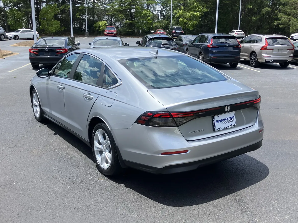 2024 Honda Accord LX CVT thumbnail 8