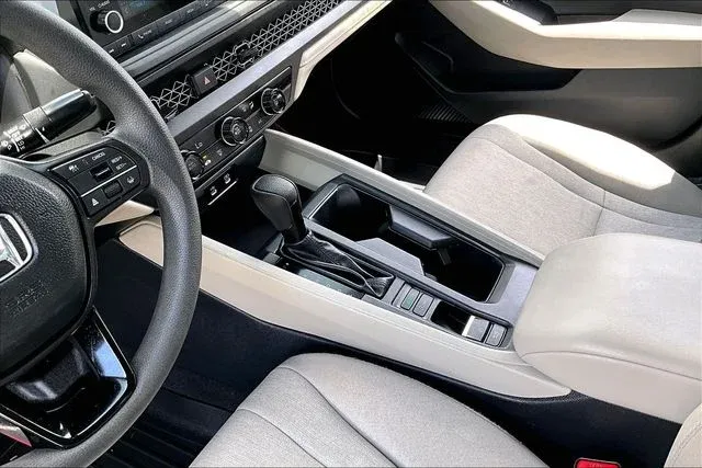 2024 Honda Accord LX thumbnail 15