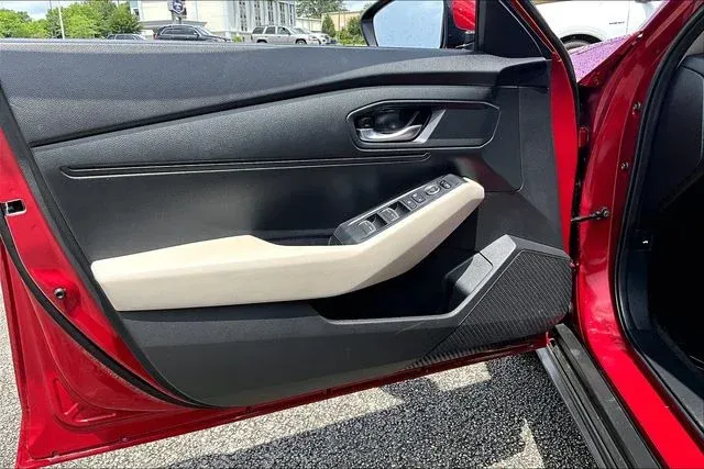 2024 Honda Accord LX thumbnail 17