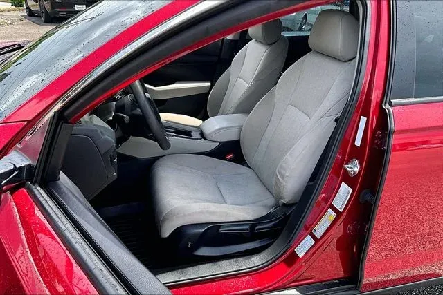 2024 Honda Accord LX thumbnail 18