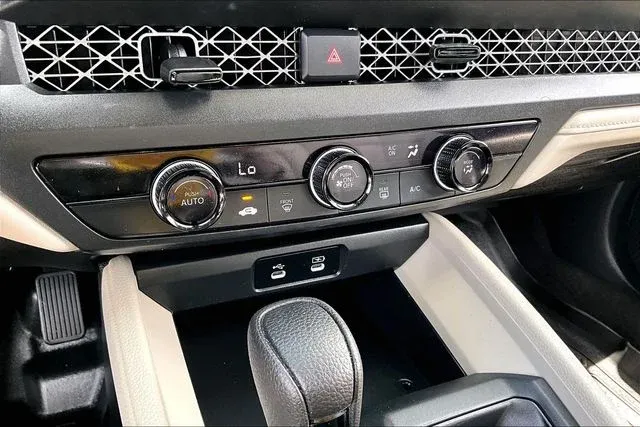 2024 Honda Accord LX thumbnail 23