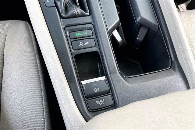 2024 Honda Accord LX thumbnail 24