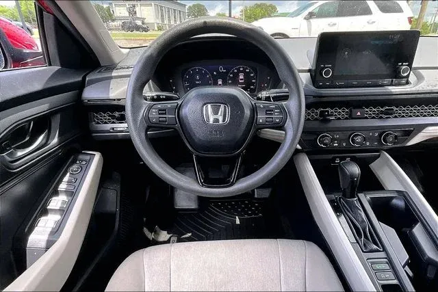 2024 Honda Accord LX thumbnail 8