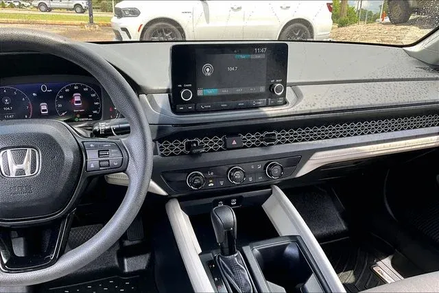 2024 Honda Accord LX thumbnail 9