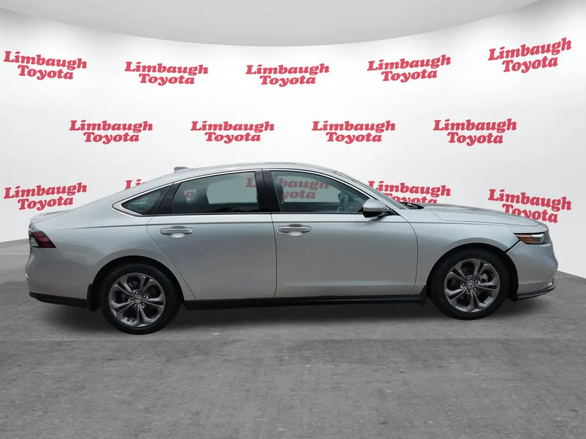 2024 Honda Accord Sedan EX thumbnail 2