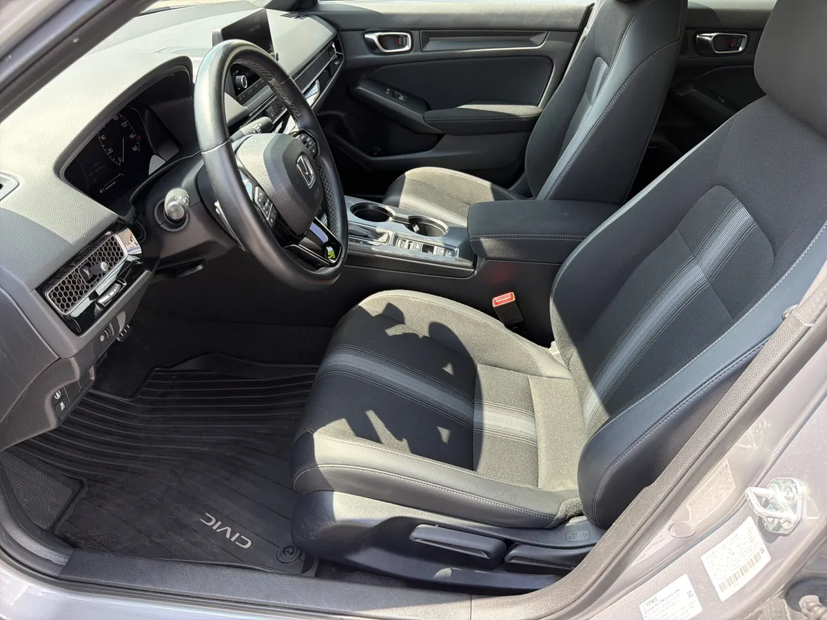 2024 Honda Civic Sport thumbnail 18