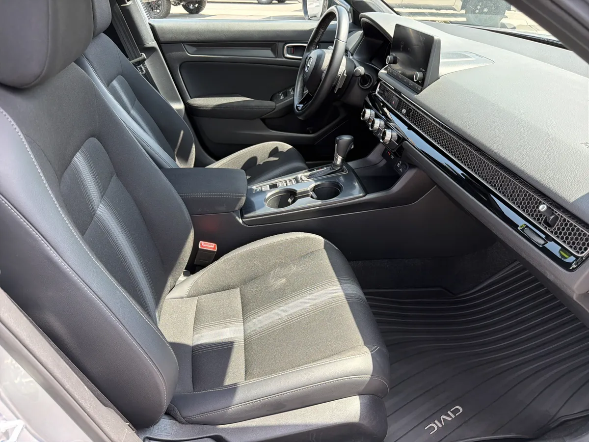 2024 Honda Civic Sport thumbnail 23