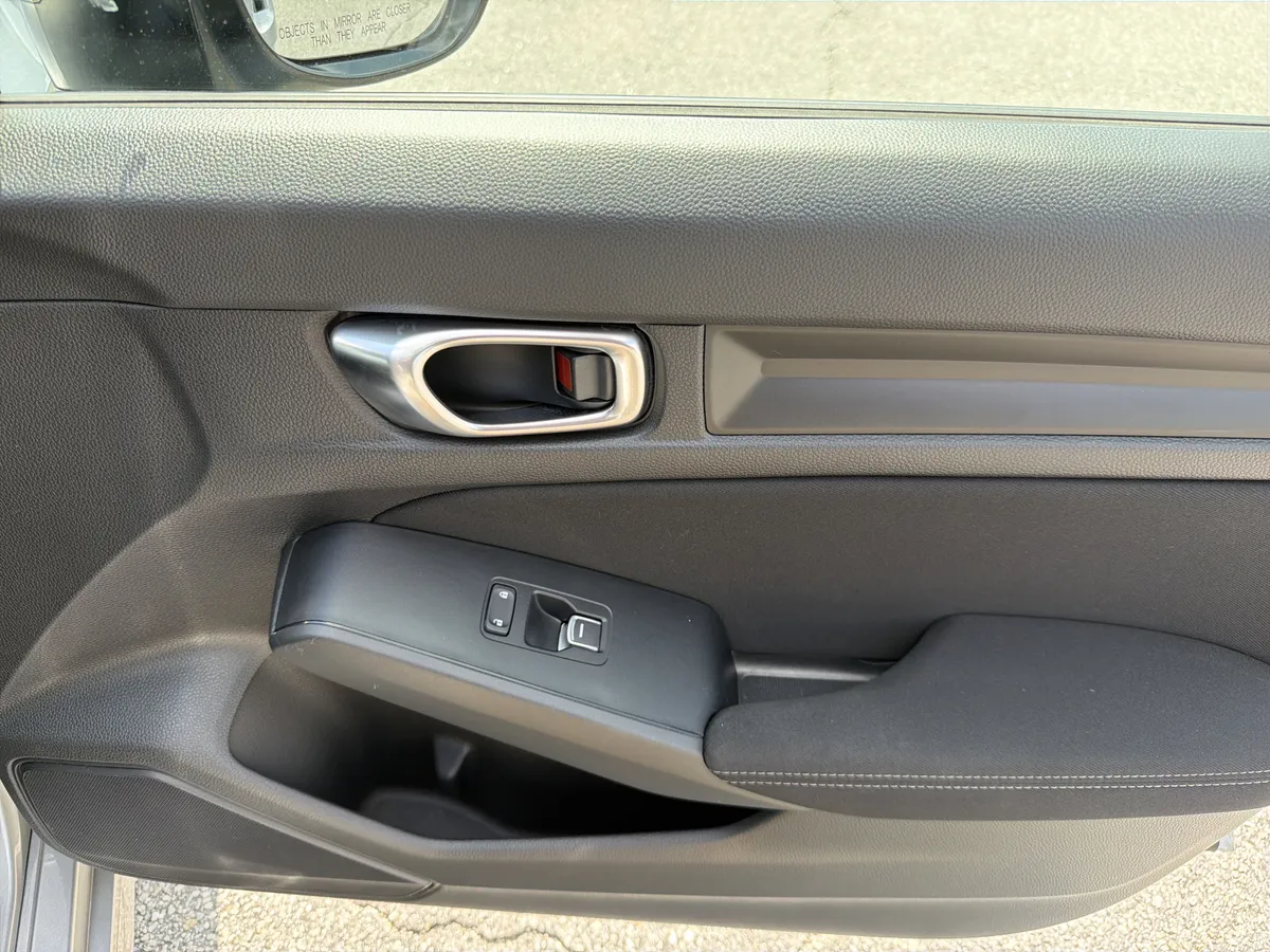 2024 Honda Civic Sport thumbnail 24