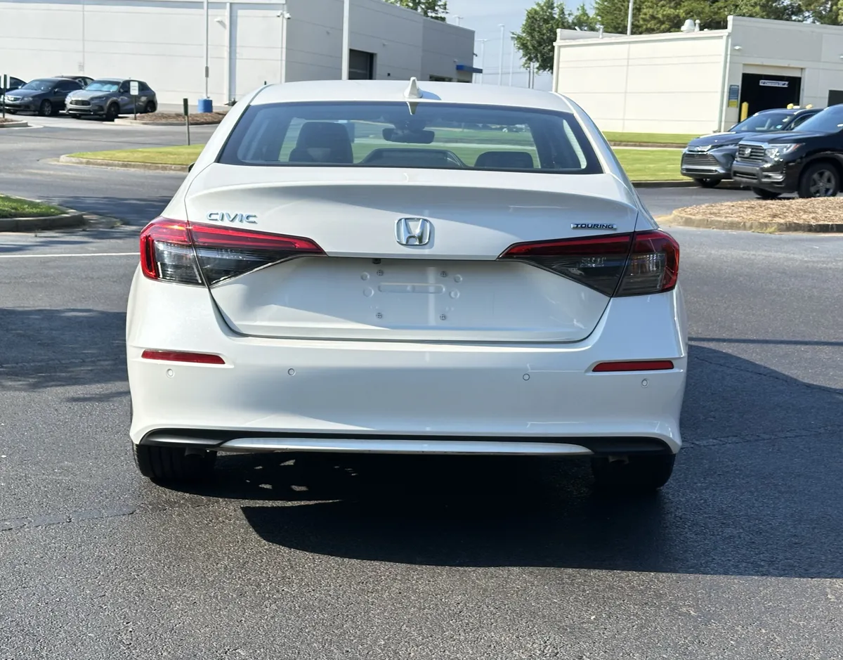 2024 Honda Civic Touring CVT thumbnail 11
