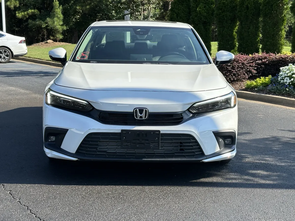 2024 Honda Civic Touring CVT thumbnail 3