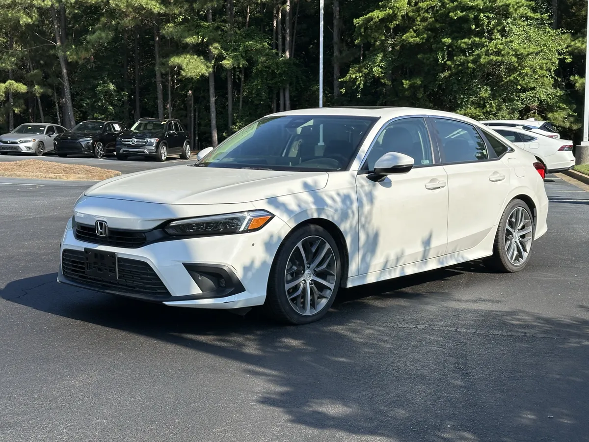2024 Honda Civic Touring CVT thumbnail 5