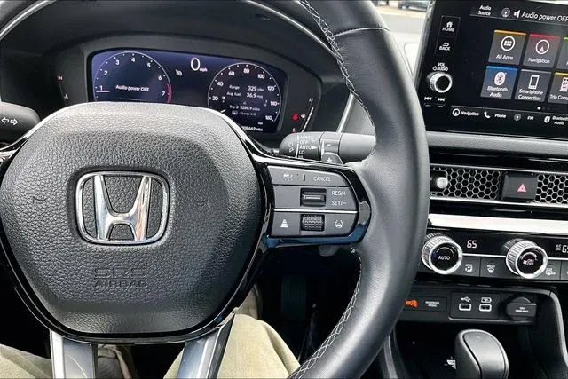 2024 Honda Civic Touring thumbnail 11