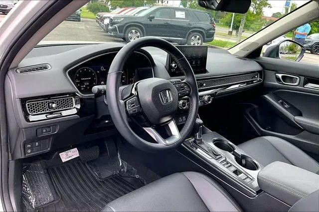 2024 Honda Civic Touring thumbnail 14