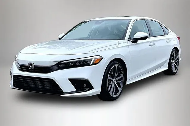 2024 Honda Civic Touring thumbnail 2