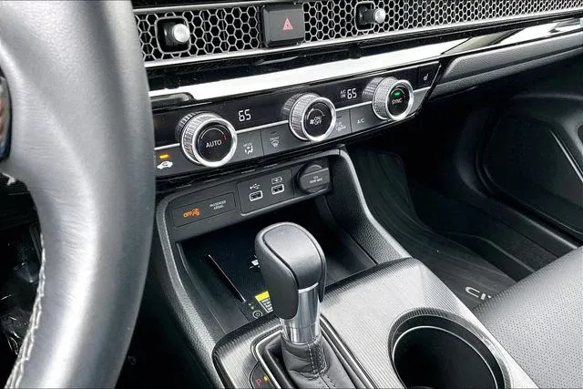 2024 Honda Civic Touring thumbnail 23