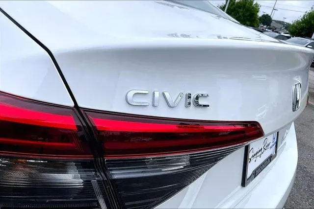 2024 Honda Civic Touring thumbnail 25