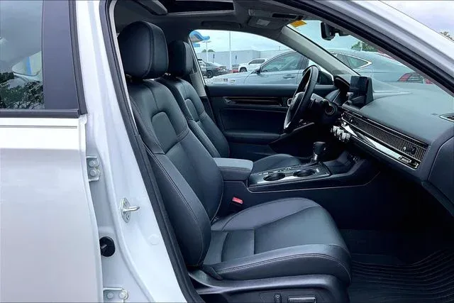 2024 Honda Civic Touring thumbnail 28