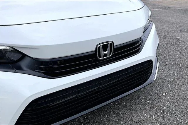 2024 Honda Civic Touring thumbnail 29