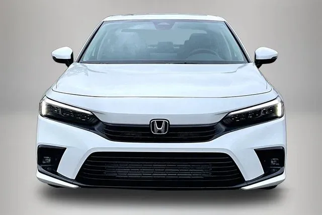 2024 Honda Civic Touring thumbnail 3
