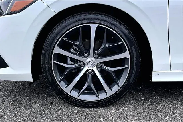 2024 Honda Civic Touring thumbnail 30