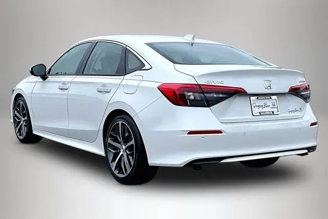 2024 Honda Civic Touring thumbnail 4