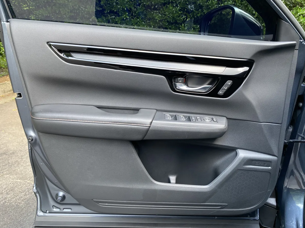 2024 Honda CR-V Hybrid Sport Touring thumbnail 14