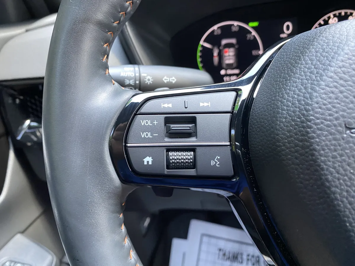 2024 Honda CR-V Hybrid Sport Touring thumbnail 18
